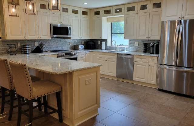 Seasonal only  Large downtown Sarasota renovated home for your next vacation Gallery 4