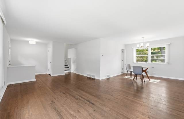 221 W Sheridan Place Gallery 4