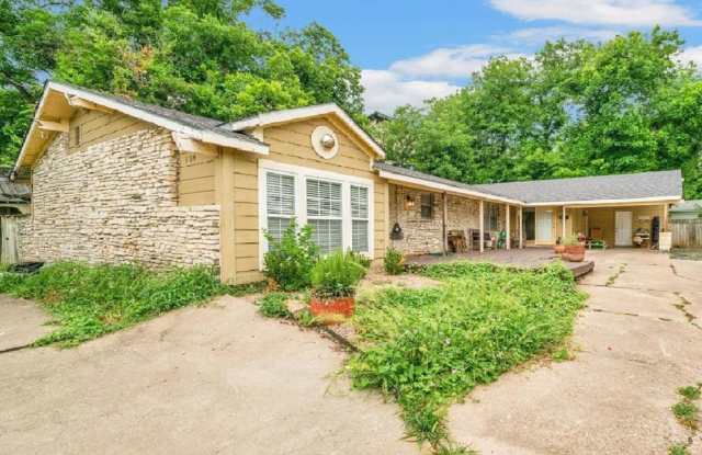 Walking distance to Zilker Park 2/2 with back yard - 1104 Kinney Ave #A photos photos
