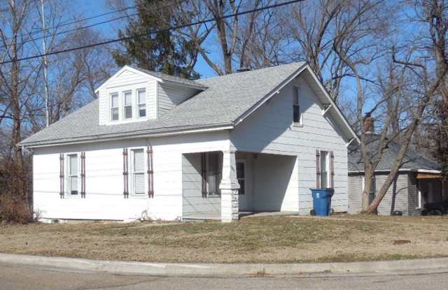 3 Bedroom Home with Dishwasher in Collinsville! - 501 North Hesperia Street, Collinsville, IL 62234