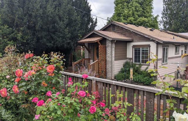 Great Location! Welcome Gardners! Tons of nice amenities ! * Landscape Service is Included * photos photos