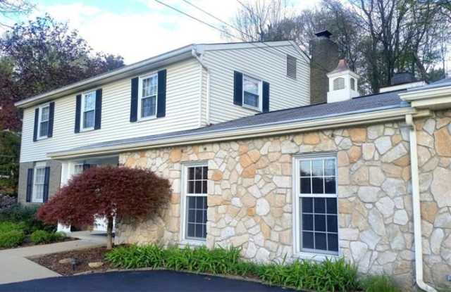 2361 GIANT OAKS - 2361 Giant Oaks Dr, Upper St. Clair, PA 15241