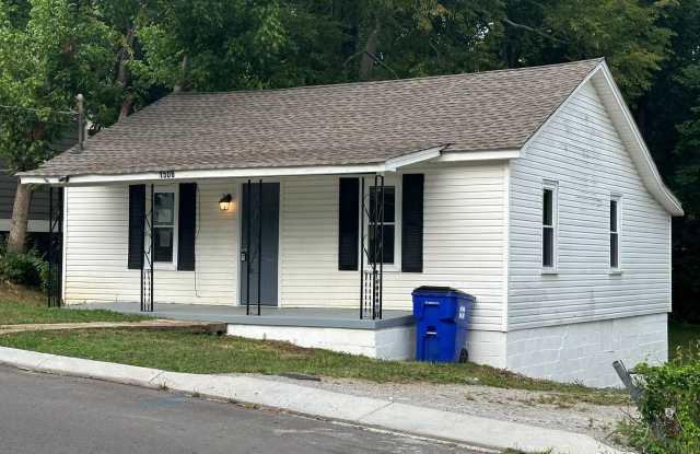 Two Bedroom, One Bath House! Apply-your application fee will be credited to your first month’s rent upon approval. photos photos