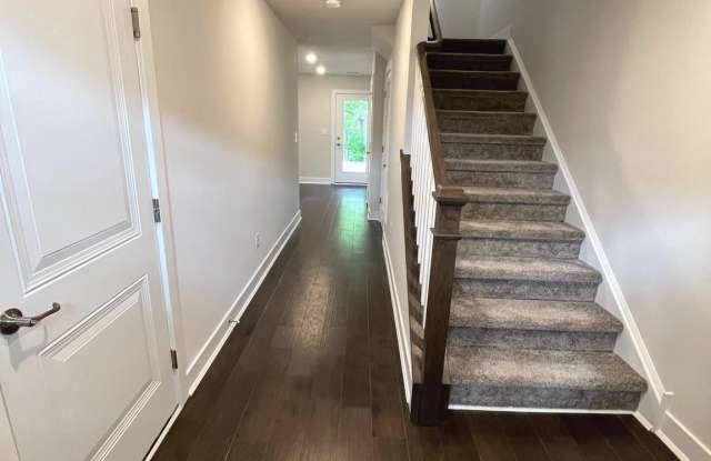 827 PECAN ROAD Gallery 3