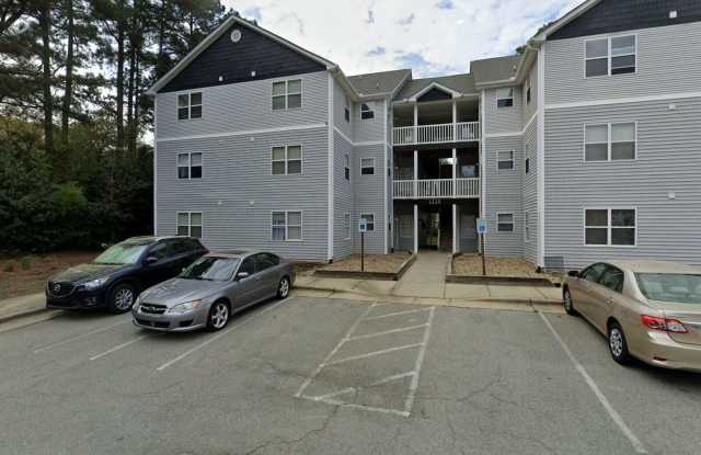 Room in 4 Bedroom Home in Raleigh Gallery 1