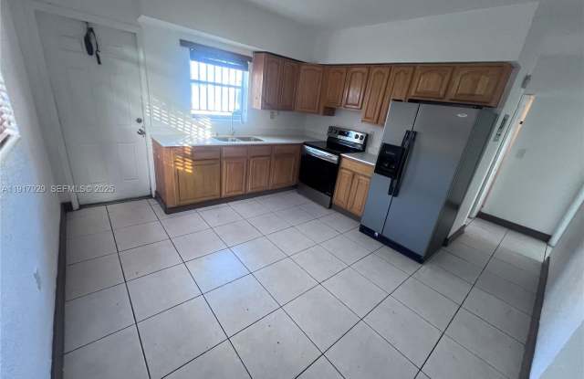 1995 NE 167th St photos photos