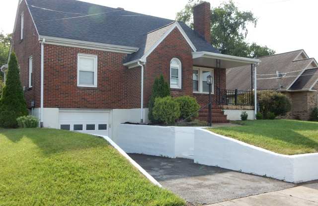 3 BR home with fantastic location in the heart of Salem! photos photos