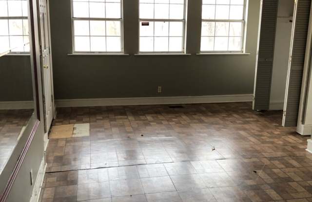 3 bdrm plus bonus roo. Section 8 is ok Gallery 4