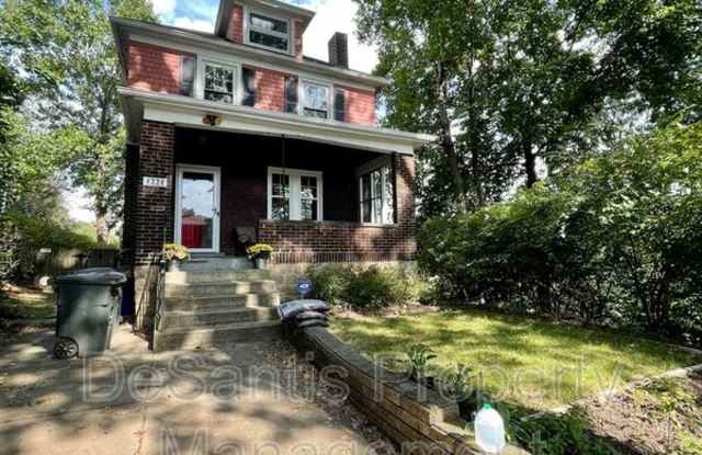 1221 East End Avenue Gallery 1
