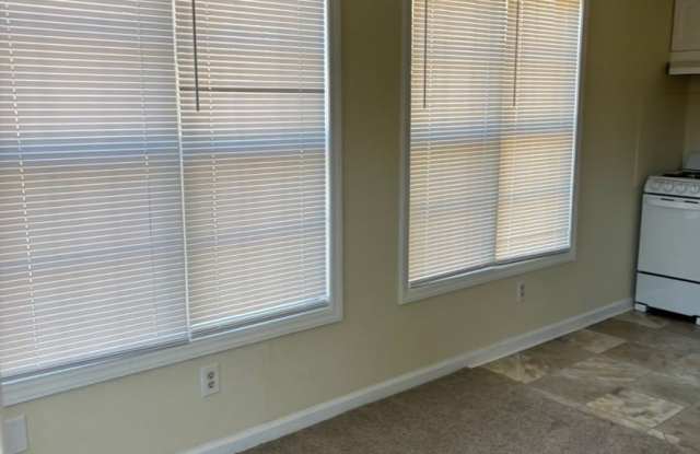 ***Bungalow Tiny Home - 1/2 Off First Month's Rent*** Gallery 4