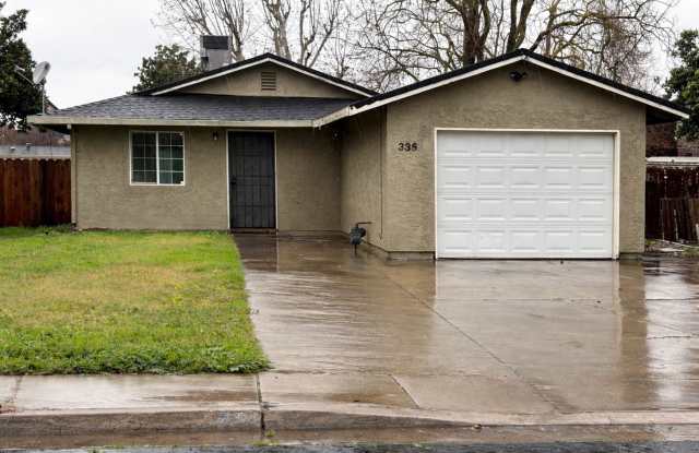 4 bedroom 2 bath home in Livingston Ca photos photos