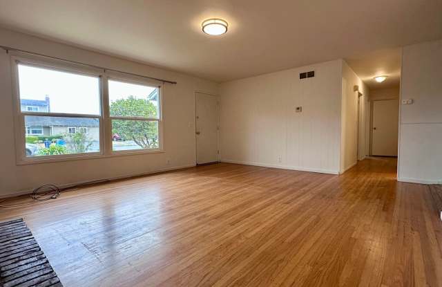 Arcata 3/2 great location with fenced yard! Gallery 4