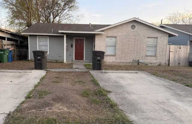 Bright & Inviting 2-Bedroom Duplex in a Highly Desirable Central Location photos photos