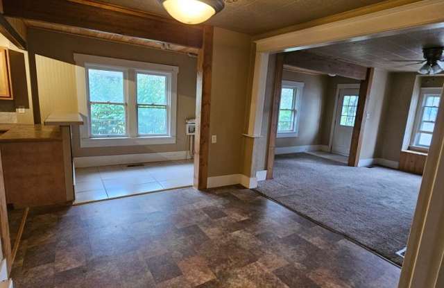 Large 2bd 1 ba House with tons of storage photos photos
