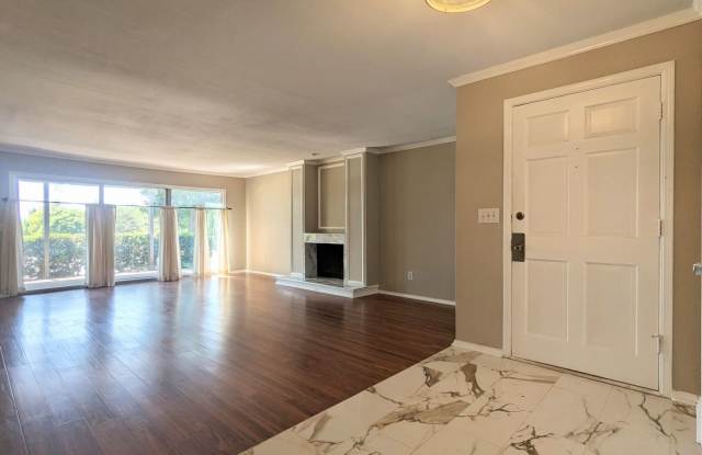 Spacious 2-Bedroom Condo in Gated Community with Covered Patios Gallery 4
