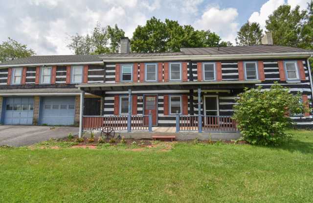 Large Home on Jacksonville Rd with Laundry! photos photos