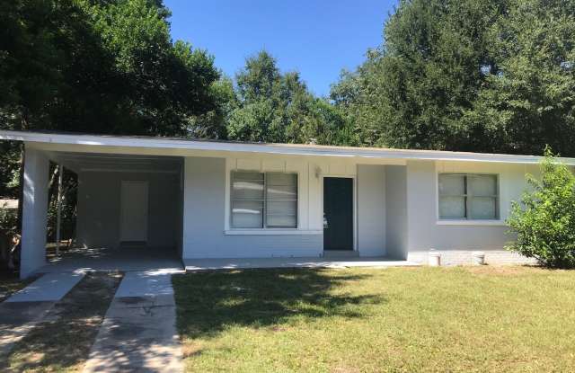 918 Cranbrook Ave Pensacola, FL 32505 MOVE IN SPECIAL!! Waived $350 Cleaning Fee!!!!! - 918 Cranbrook Avenue, Brent, FL 32505
