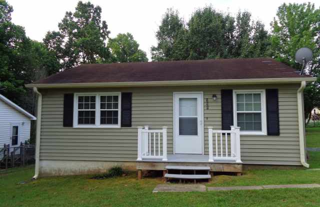 Cute House-Nice Yard! - 150 Sycamore Circle, Winston-Salem, NC 27105