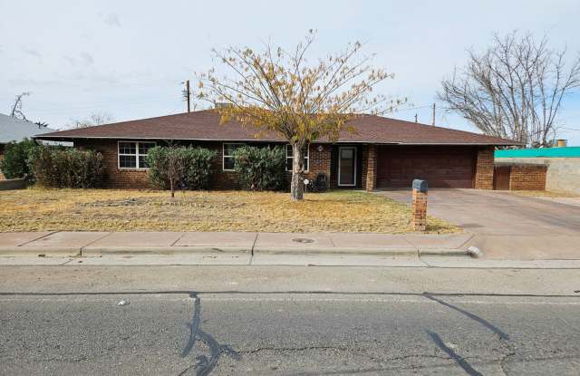 Beautiful 4 Bedroom / 2 Bath Large Home with Refrigerated Air photos photos