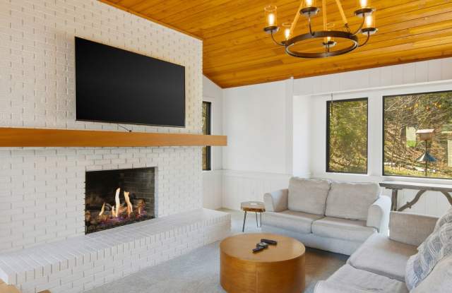 Late Summer Furnished Executive Extended Stay Rental on Old Mission Peninsula photos photos