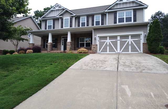 Gorgeous 5 beds, 2.5 bath home located in the Whispering Pines Community! photos photos