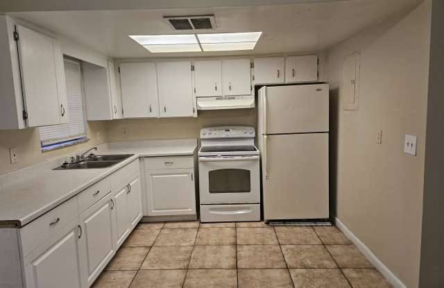 2556 Northwest 52nd Avenue - 1 Gallery 2