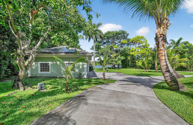 6225 Pine Drive Gallery 1