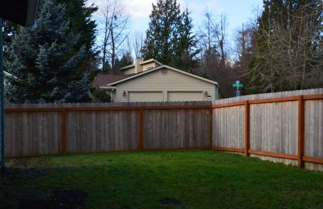 Beautiful and Bright Corner Lot Home in Everett! photos photos
