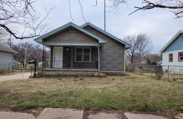 3 Bed 2 Bath Bungalow walking distance to river - 525 Martinson North, Wichita, KS 67203
