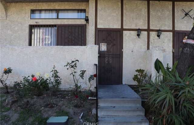 13243 Vanowen photos photos