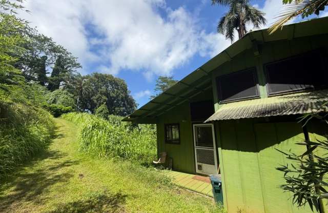 Remote riverside Kilauea cottage. Gallery 4