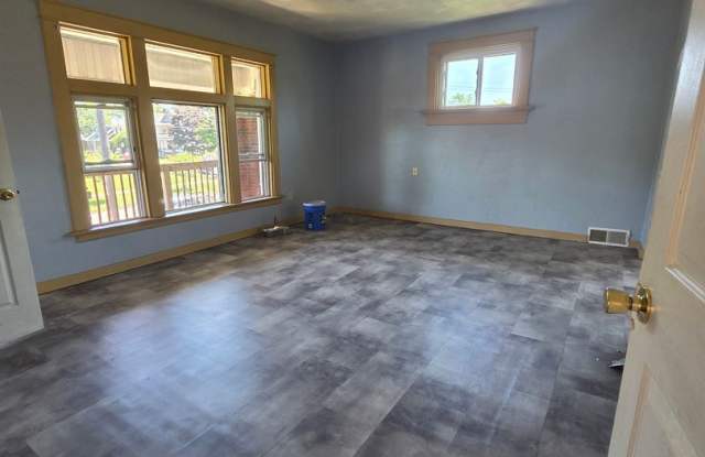 Upper 2 bedroom unit east side photos photos