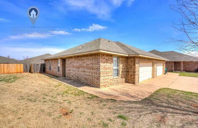 Adorable 3 bed 2 bath duplex in Yukon! Gallery 3
