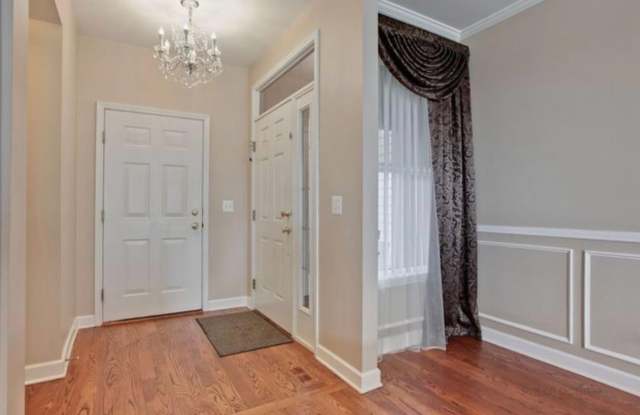 1903 Crenshaw Circle Gallery 4