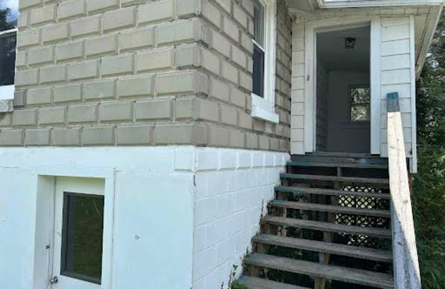 102 Lauren Avenue Gallery 2
