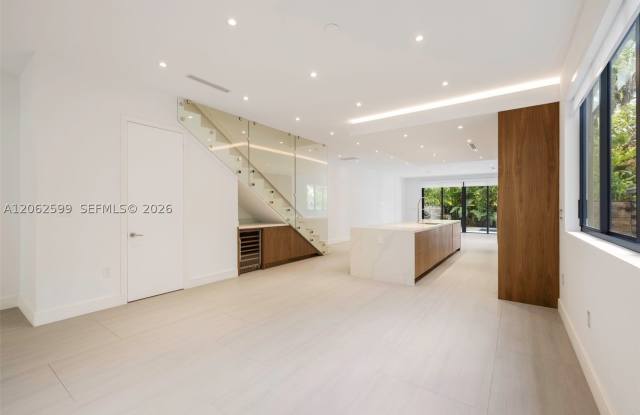 2992 Coconut Ave Gallery 2