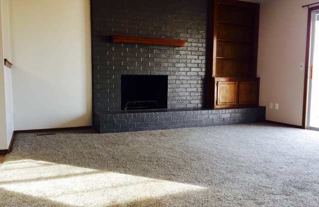 Charming 3BD 2BA Home in Yukon!!! - 913 Brookhurst Boulevard, Yukon, OK 73099