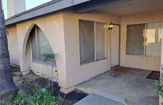 2891 Canyon Crest Dr #5 - 2891 Canyon Crest Drive, Riverside, CA 92507