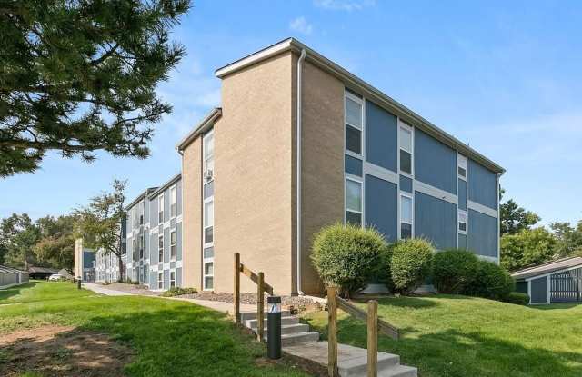 Spacious Centennial Condo Gallery 4