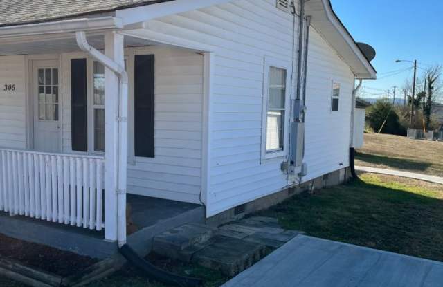 CUTE WHITE COTTAGE LOCATED IN CLINTON photos photos