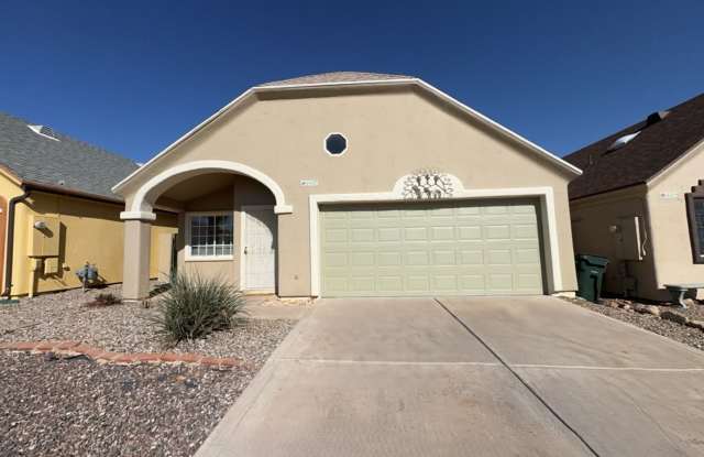 Large beautiful 2 bedroom house- Available now! - 4427 La Corte Drive, Sierra Vista, AZ 85635