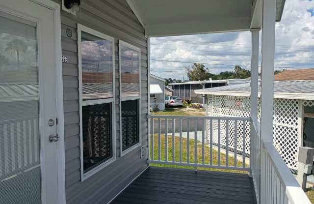21 N Lakeside Gallery 2