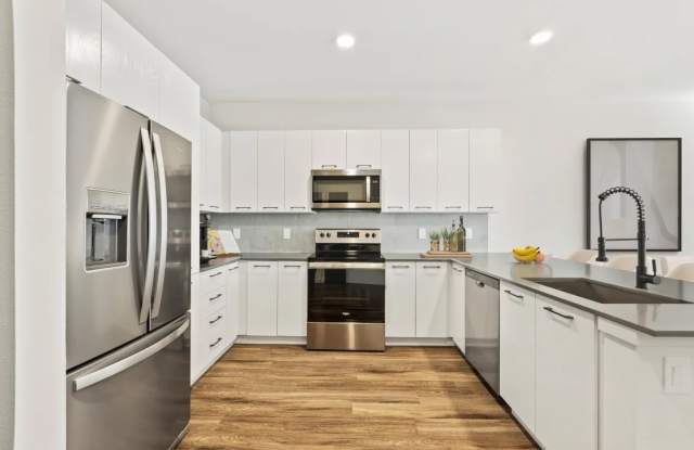 Azalea Luxury Apartments Gallery 4