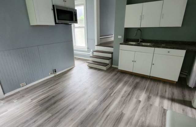 Upper 3 bedroom unit - 415 Ash Street, Erie, PA 16507