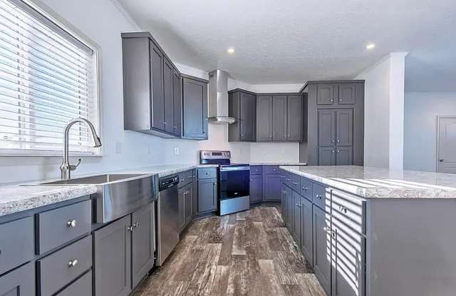 Beautiful 3BR/2BA Home in Valley Vista Estates – 2-Car Garage, Fenced Yard & Dog Friendly Gallery 3