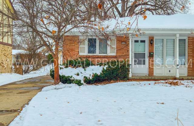 2 Bedroom 1 Bath duplex home in Windsor Heights with Garage!!! - 7035 Forest Court, Windsor Heights, IA 50324