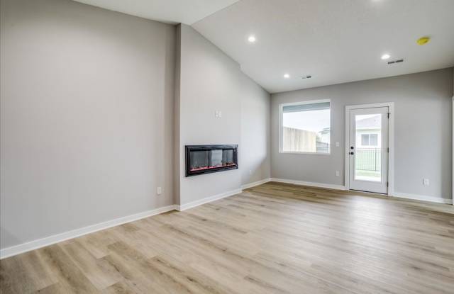 Long Beach-Dolly Plan Gallery 3