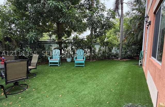 403 SW 12th Ct Gallery 3