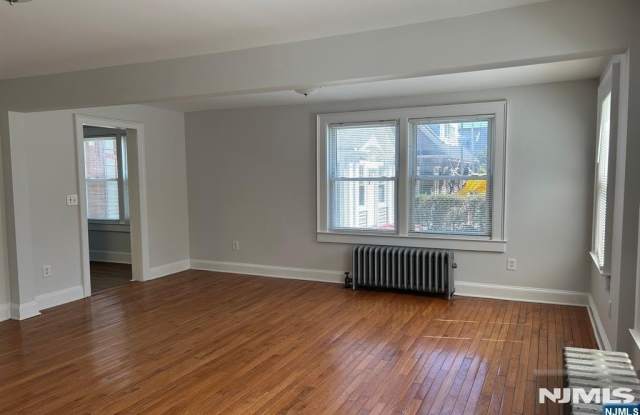 18 Lexington Avenue Gallery 4