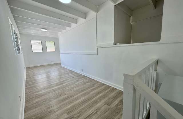 Studio unit w/ all utilities included in Kalihi Valley! Gallery 3